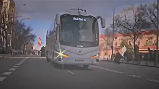 حافلة ريال مدريد تتعرض لحادث مخيف في ألمانيا🥺💔