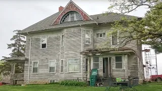 Restoring A $7,000 Hoarder Mansion: The Clean Out