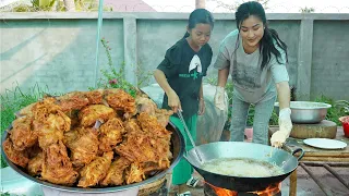 Pich and Mommy Sreypov cook crispy chicken with sweet potato - Mother and children cooking