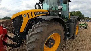 2022 JCB Fastrac 4220 6.6 Litre 6-Cyl Diesel Tractor (235 HP) with Amazone Cayron XMS V Plough