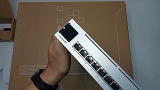 UNBOXING Ubiquiti USW-Enterprise-24-PoE by NeXTGENiT