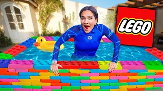 CONSTRUÍ UMA PISCINA DE LEGOS EM CASA