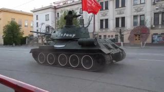 Танк Т-34-85 на репетиции парада Победы 9 мая 2017 года в Волгограде