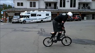 46 YEAR OLD BMX RIDER THROWS TAILWHIPS - OLD SCHOOL BMX