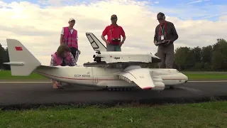 Decoupling RC Spaceship from AN-225 Antonov scale RC model Airplane