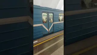 Отправление поезда метро со станции метро Лиговский проспект. И звук БПСН.