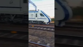 🥵🔥 160 Kmph Vandebharat Express thrashing Station 🚄 Fastest Train of India 🇮🇳 #vandebharat #viral