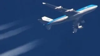 Contrails! Boeing 747-800, Airbus A380. Planes At Cruising Altitude (HD)