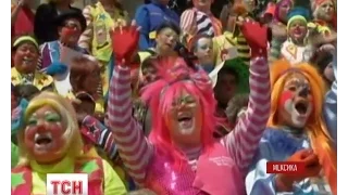 Веселий рекорд спробували встановити мексиканські клоуни