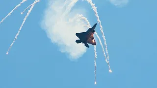 F-35B (VTOL) & F-22 Airshow Demo