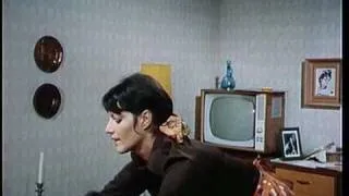 DDR VEB Stassfurt SW Fernsehgerät in DDR Wohnzimmer um 1970