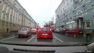 В Воронеже на видео попало самое нелепое ДТП