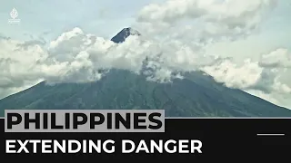 Philippines volcano: Tourists flock to Mayon as it erupts