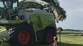 Claas Jaguar 950 und Fendt Berg Kettcar Gras häckseln