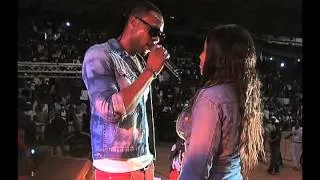 Flavour Performs "Chinny Baby" Live In Cameroun