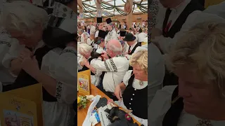 Oktoberfestumzug: Nach 7 km quer durch München ging's ins Bierzelt auf die Oide Wiesn #oktoberfest