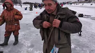 Рождественские поимки форели со льда на запуске!!!Работают раттлины и блесна.