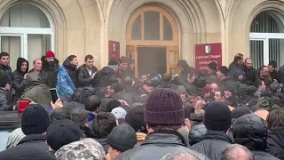 Штурм администрации президента Абхазии попал на видео