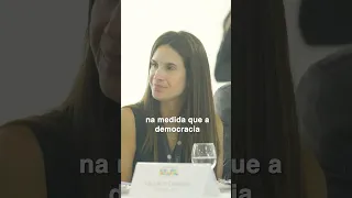 O mundo abraça a democracia brasileira. Todos  veem com muita expectativa e entusiasmo o que temos