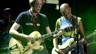 David Bowie & Gail Ann Dorsey - Under Pressure Live (Reality Tour)