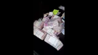 Понад 200 тисяч гривень та банківські картки виявили прикордонники на КПВВ "Новотроїцьке"