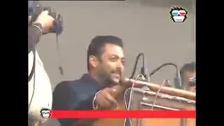 Salman Khan Dances at Arpita's reception in mandi