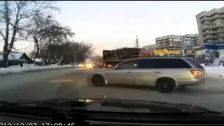 Подборка самых страшных аварий во всем мире (part 4) - Car Crash Compilation 2013 NEW