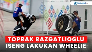 Toprak Razgatlioglu Iseng Aksi Wheelie di Belakang Paddock Sirkuit Mandalika