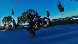 890 Duke R - Wheelie Passing - SuperDuke 1290R V3