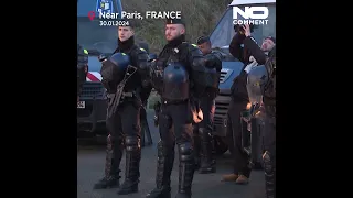 Protesting farmers block highway in France