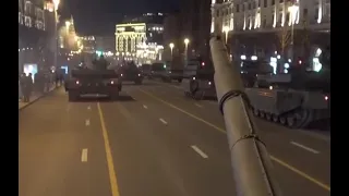 Ночная репетиция парада на улицах Москвы.