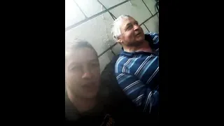 деда исполнил по полной,в исполнении Мордовская песня(конь гуляй на воле)😂✊✊✊