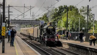 7029 'Clun Castle Heads Out Of London On The ECML !