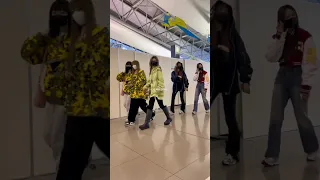 [NEWJEANS]MINJI Helps HYEIN Avoid Collisions Like SOOBIN TXT