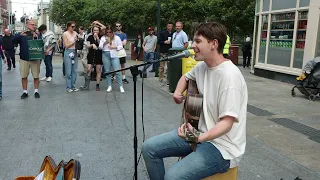 Viva La Vida Cover by Paul Jenkinson amazing crowd join and Clap on Grafton Street Dublin Magic