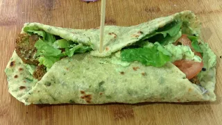 Vegetarian falafel sandwich - Sándwich vegetariano de falafel