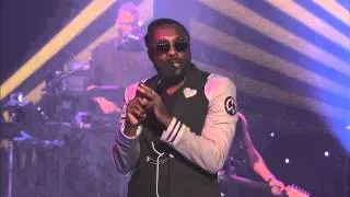 will.i.am featuring Eva Simons perform "This is Love"