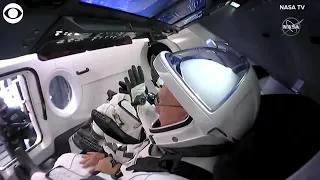 WEB EXTRA: Astronauts Exit The Spacecraft After Scrubbed Launch