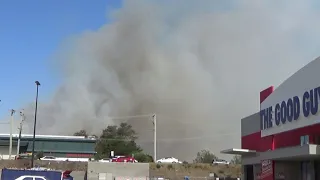 Bushfire near Canberra Airport & Oaks Estate - View from Fyshwick 22/1/2020