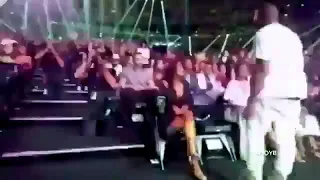 That time Kanye West made the audience get their asses up for Rihanna's performance.😂😂💯