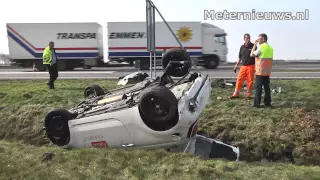 Gewonde na koprol met auto op de A28