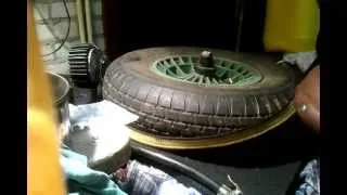 How to inflate an old tubeless tire for wheelbarrow. Loud compressor sound @ 8 sec.