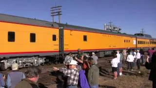 UP Challenger 3985 pulling out of Greeley, CO with RBBB circus train