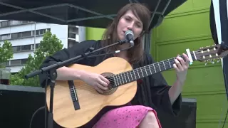 « The World Is Looking For You », Aldous Harding - Paris, Mai 2015
