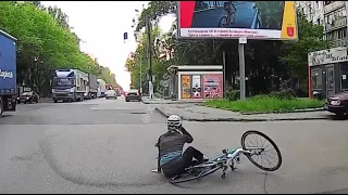 Евробляхер сбил велосипедистку на поселке Котвоского
