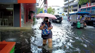 4K 🇹🇭 Walking in Heavy Rain Summer Storm in Bangkok | Flash Flood in Thailand 2023