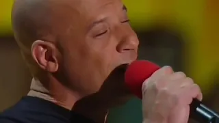 ☆Vin Diesel ☆ Canta em homenagem a ☆Paul Walker☆