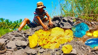 Golden Discovery: Diver Unearths $1500 of Gold Nuggets in Bedrock Crack!