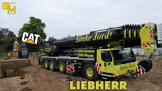 Heavy Lift Crane Liebherr LTM 1230-5.1 rigging for job & Excavator Caterpillar 323 loading dirt