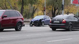 В Днепре на Набережной Заводской столкнулись Mazda и Toyota